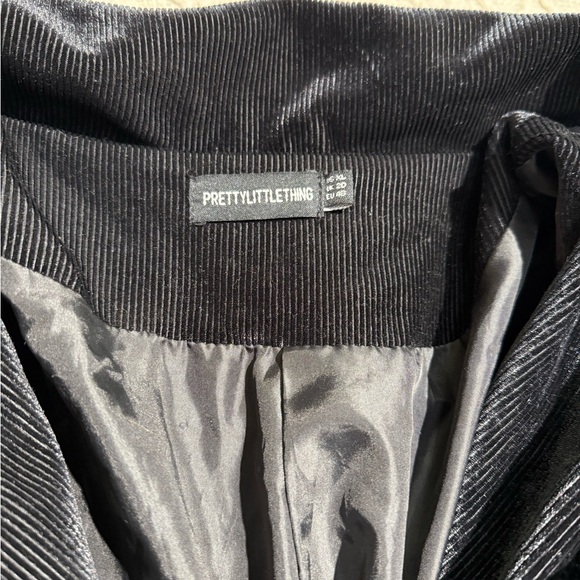 PrettyLittleThing Black Velvet Corduroy Bomber Jacket with Gold Accents - Picture 7 of 16